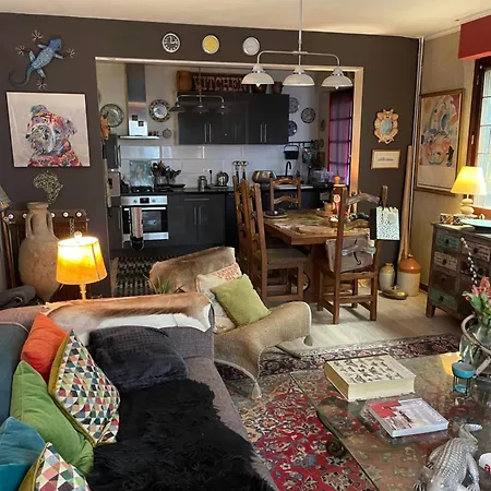 Homestay Double With Separate Full Bathroom