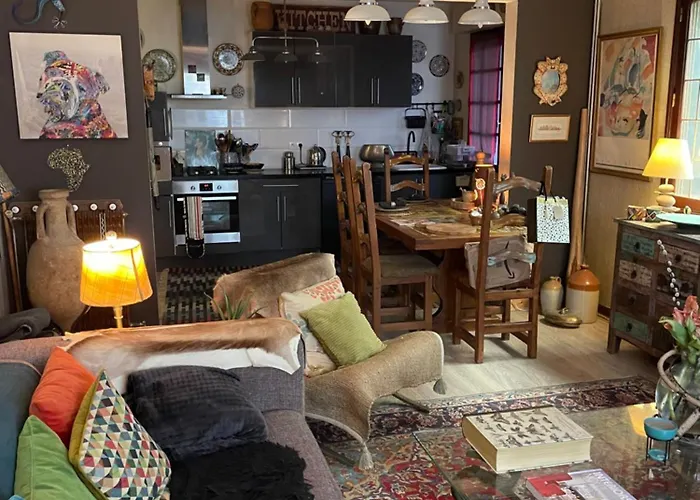 Homestay Double With Separate Full Bathroom